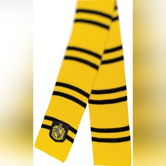 Harry Potter Hufflepuff Scarf - Picture 2 of 3
